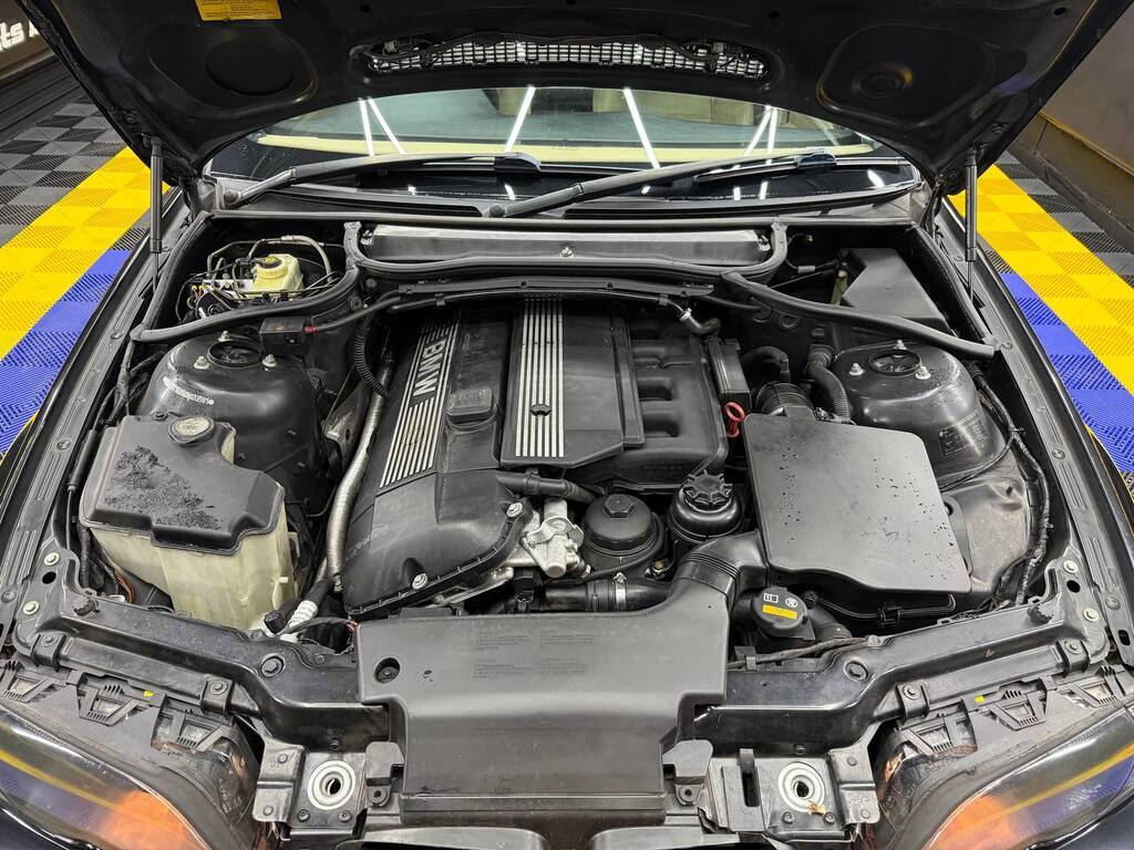 BMW - 320i Sport (E46)F/L