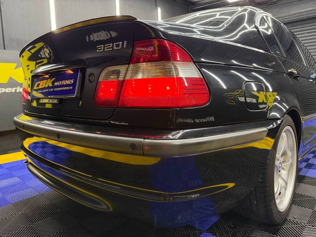 BMW - 320i Sport (E46)F/L