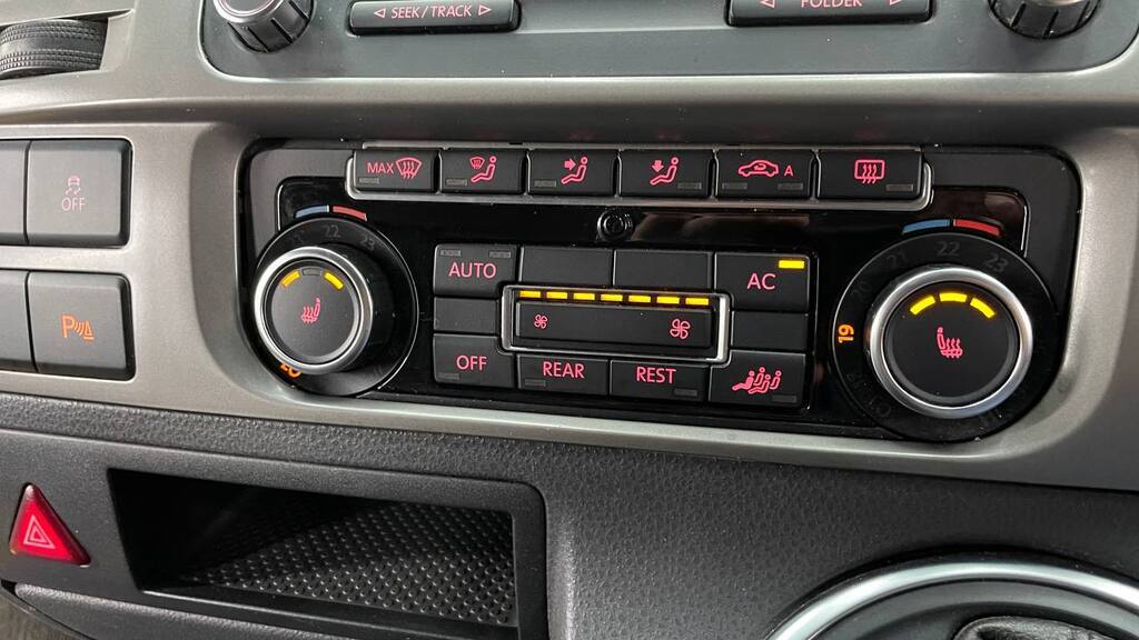 VOLKSWAGEN - T5 CARAVELLE 2.0 BiTDi DSG