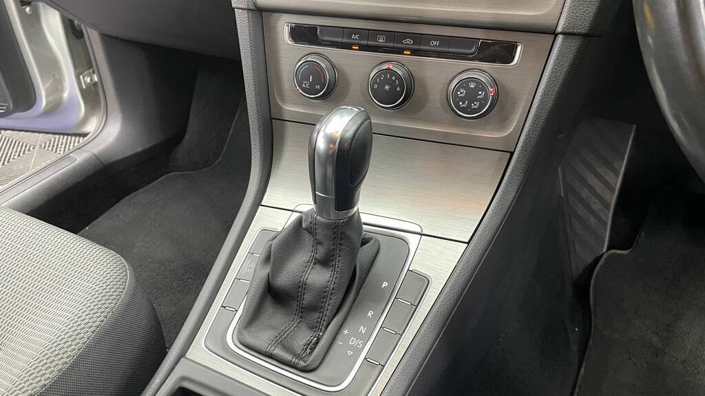 VOLKSWAGEN GOLF VII 1.4 TSI COMFORTLINE DSG