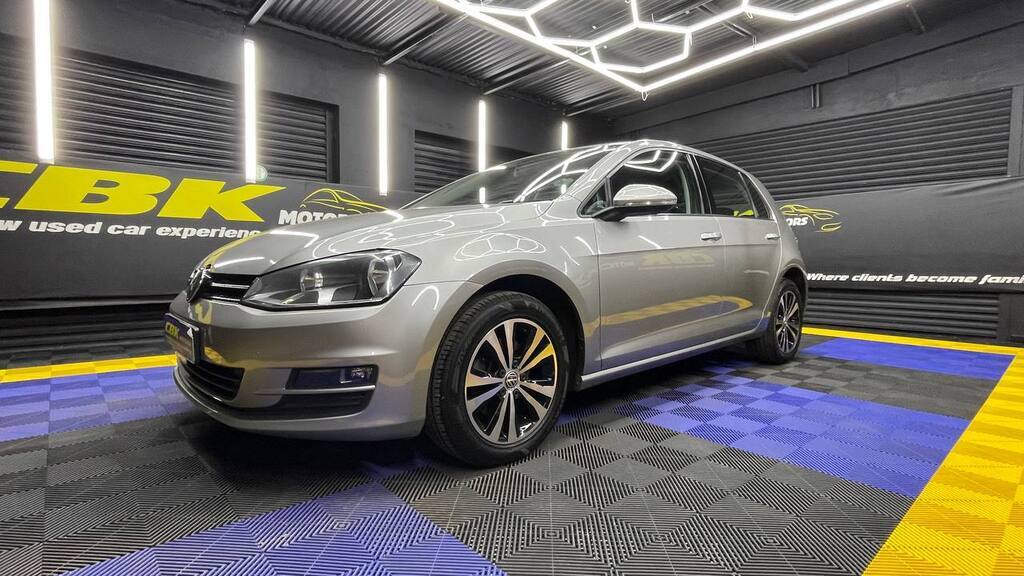 VOLKSWAGEN GOLF VII 1.4 TSI COMFORTLINE DSG