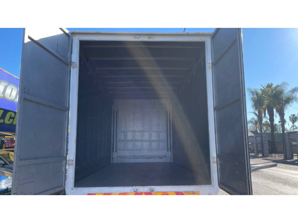 TATA ULTRA 814 4X2 F/C C/C