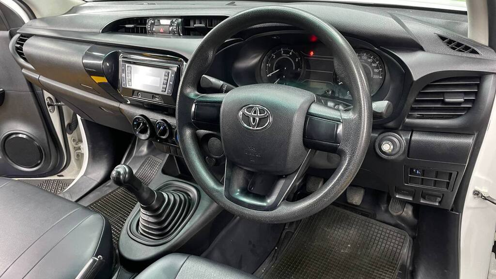 TOYOTA HILUX 2.4 GD A/C P/U S/C