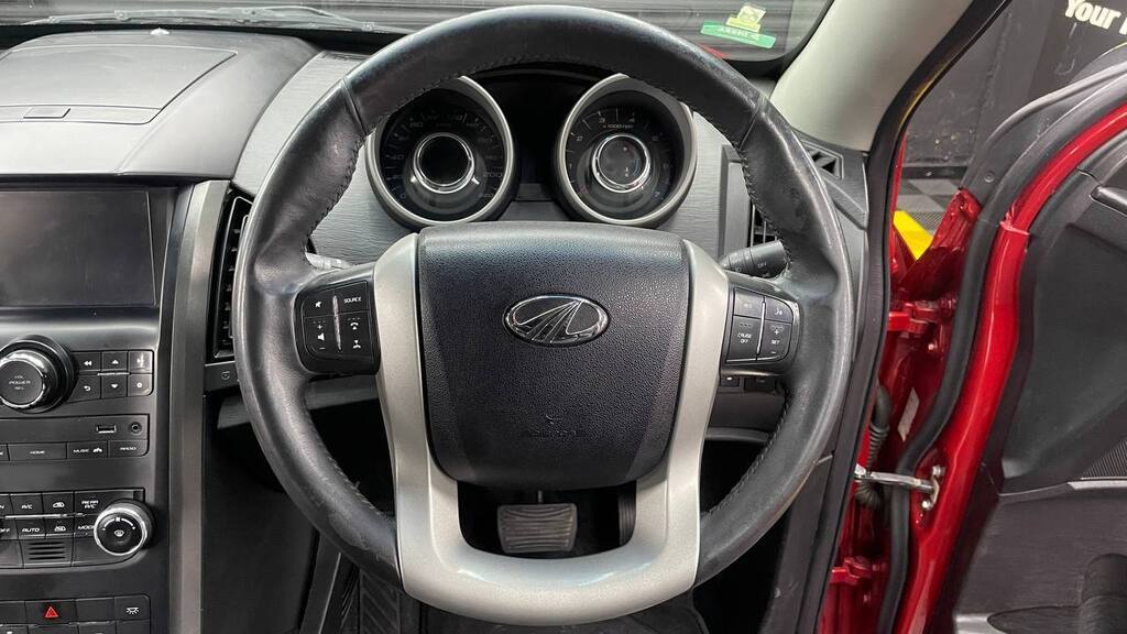 MAHINDRA XUV 500 2.2D MHAWK A/T (W8) 7 SEAT