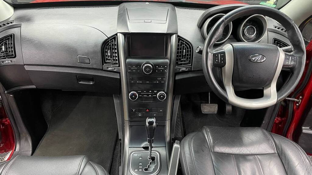 MAHINDRA XUV 500 2.2D MHAWK A/T (W8) 7 SEAT