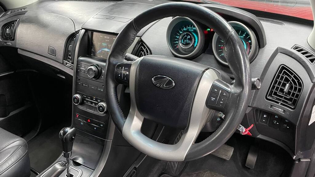 MAHINDRA XUV 500 2.2D MHAWK A/T (W8) 7 SEAT