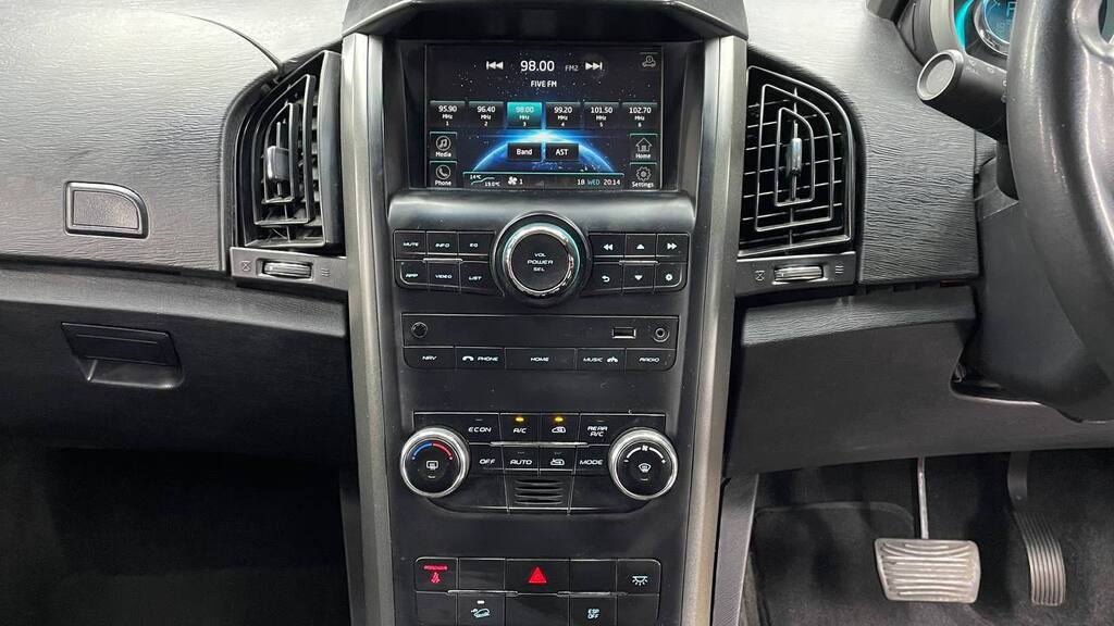 MAHINDRA XUV 500 2.2D MHAWK A/T (W8) 7 SEAT