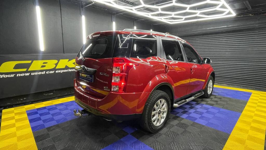 MAHINDRA XUV 500 2.2D MHAWK A/T (W8) 7 SEAT