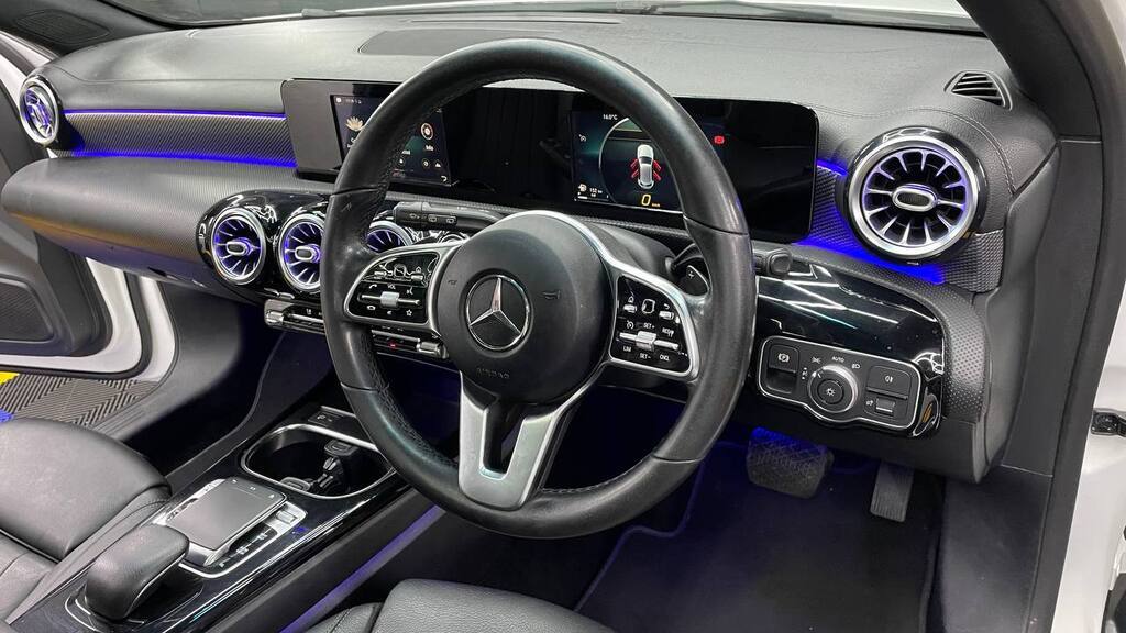 MERCEDES-BENZ A 200 A/T