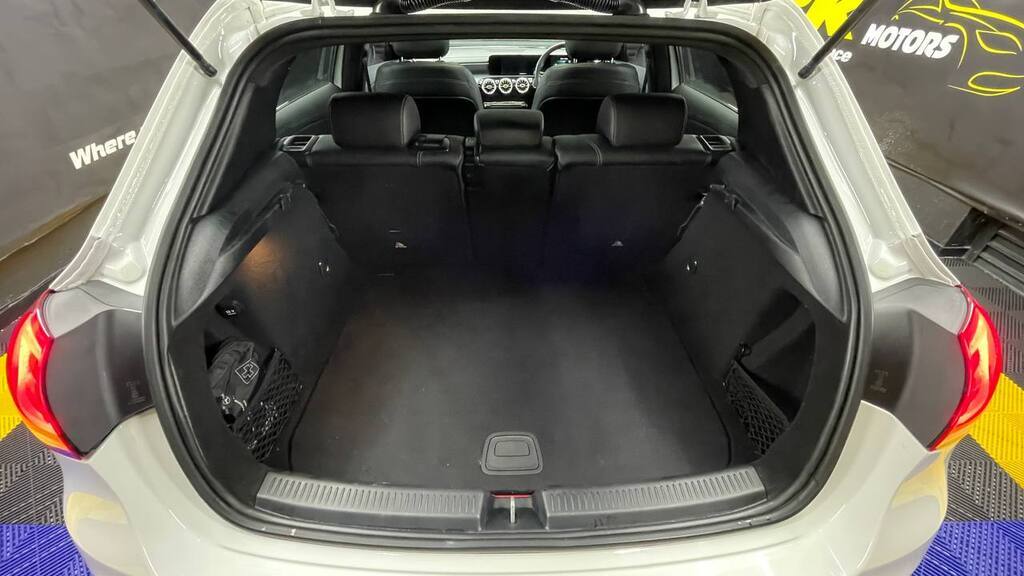 MERCEDES-BENZ A 200 A/T