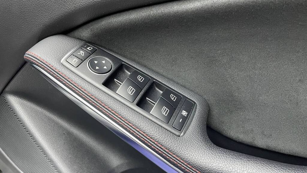 MERCEDES-BENZ A 200d AMG A/T