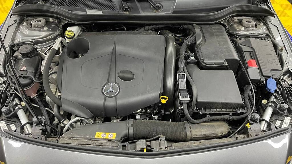 MERCEDES-BENZ A 200d AMG A/T