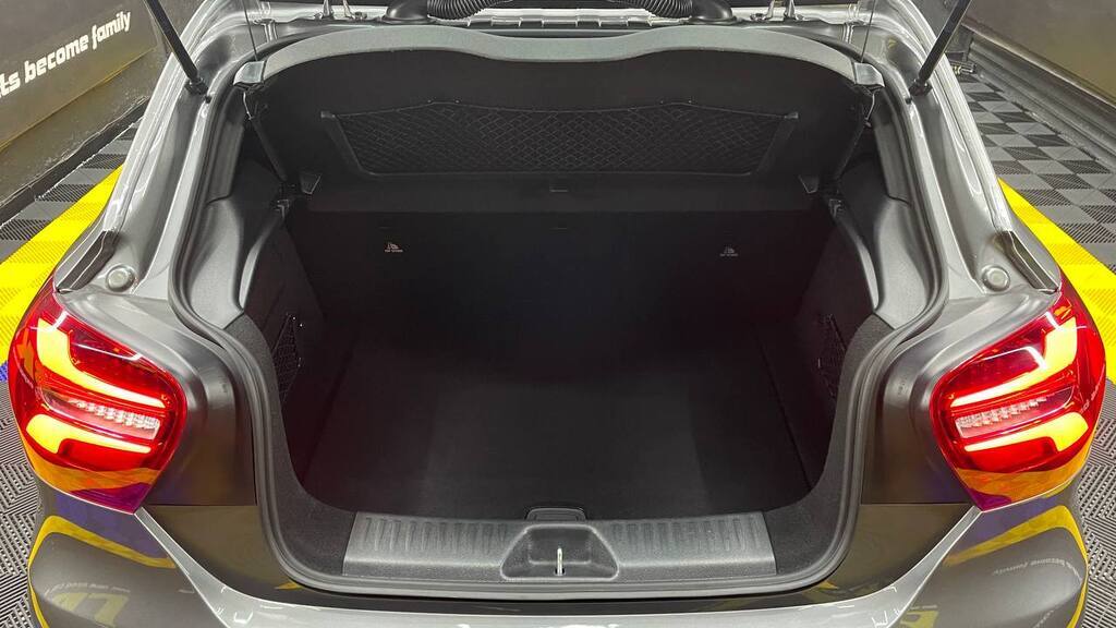 MERCEDES-BENZ A 200d AMG A/T