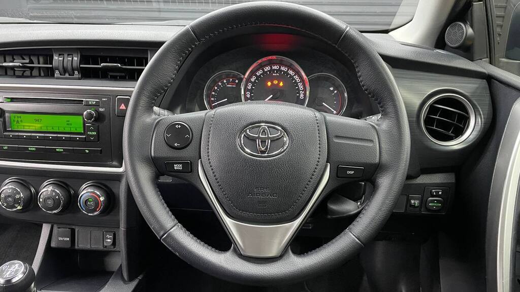 TOYOTA AURIS 1.6 XI