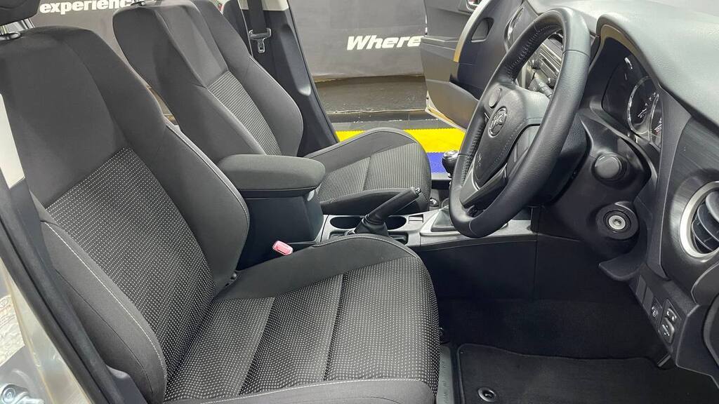 TOYOTA AURIS 1.6 XI