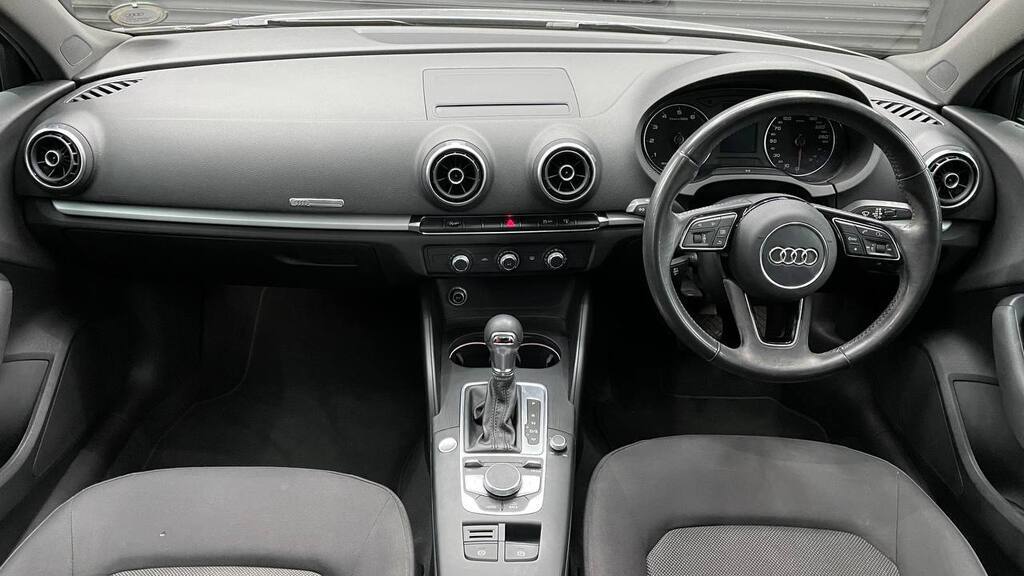 AUDI A3 1.0T FSI STRONIC (30 TFSI)