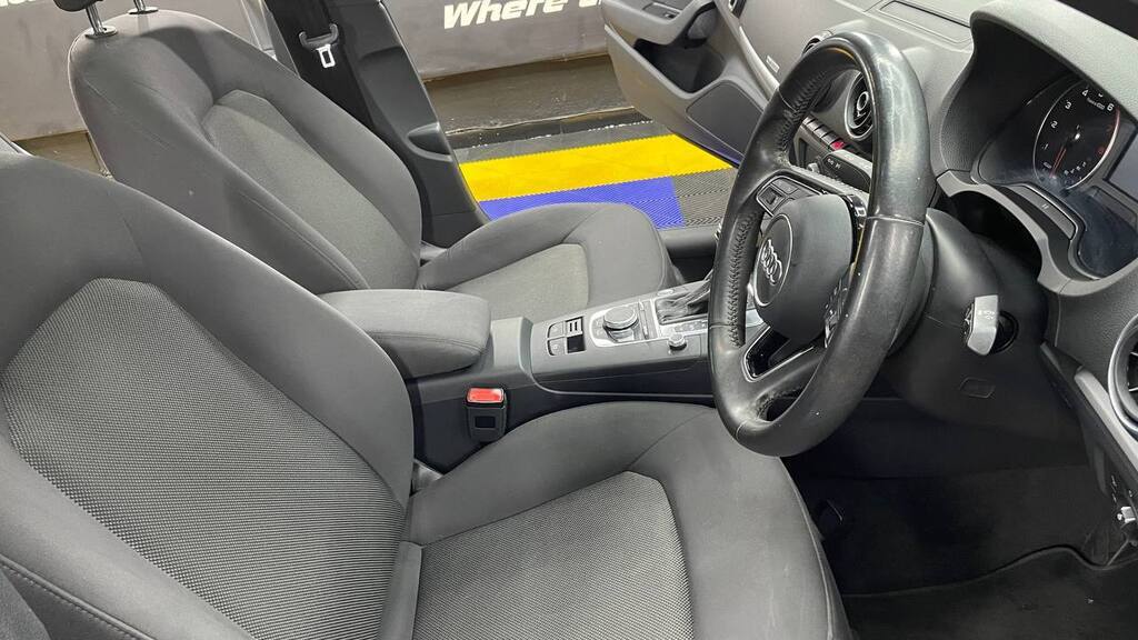 AUDI A3 1.0T FSI STRONIC (30 TFSI)