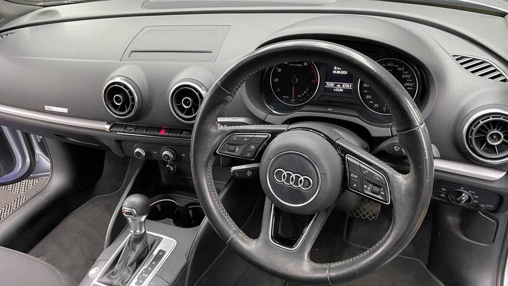 AUDI A3 1.0T FSI STRONIC (30 TFSI)