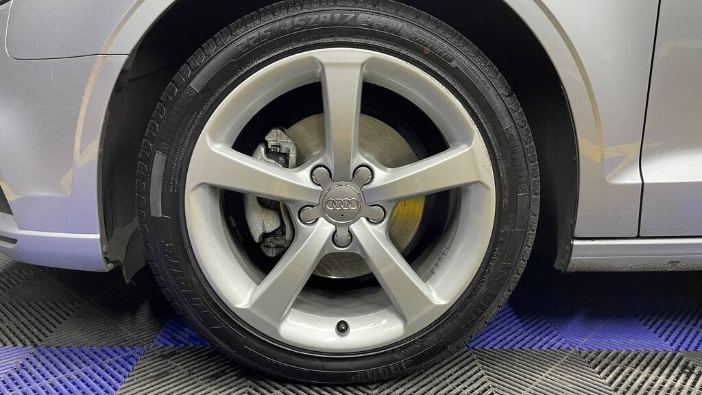 AUDI A3 1.0T FSI STRONIC (30 TFSI)
