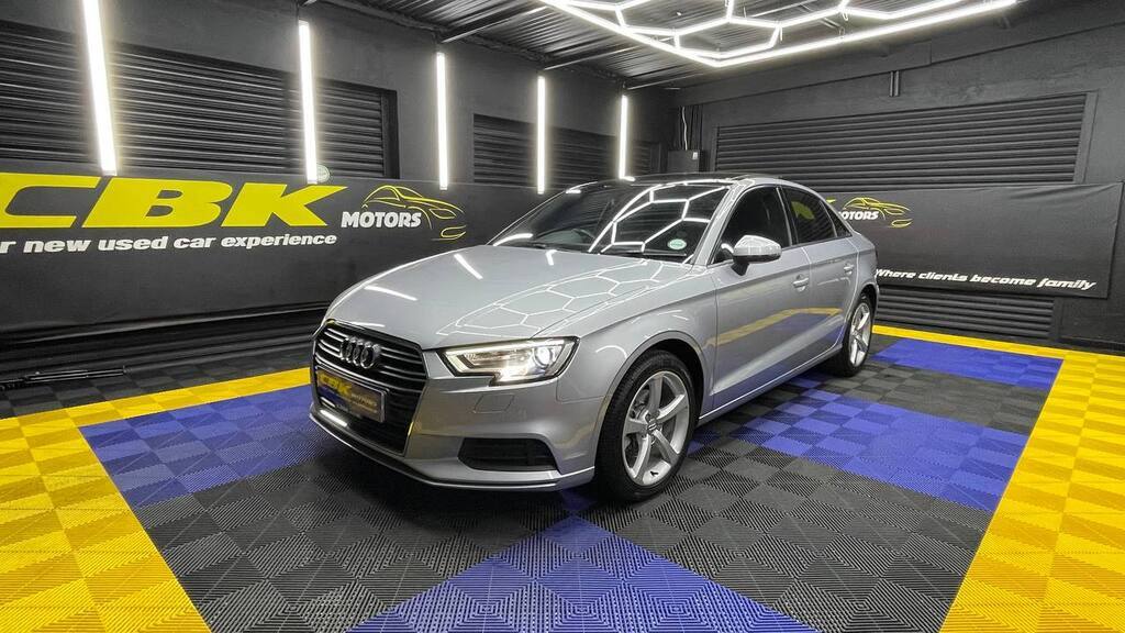 AUDI A3 1.0T FSI STRONIC (30 TFSI)