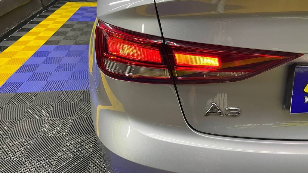 AUDI A3 1.0T FSI STRONIC (30 TFSI)