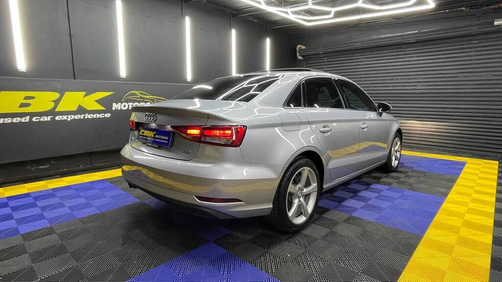 AUDI A3 1.0T FSI STRONIC (30 TFSI)