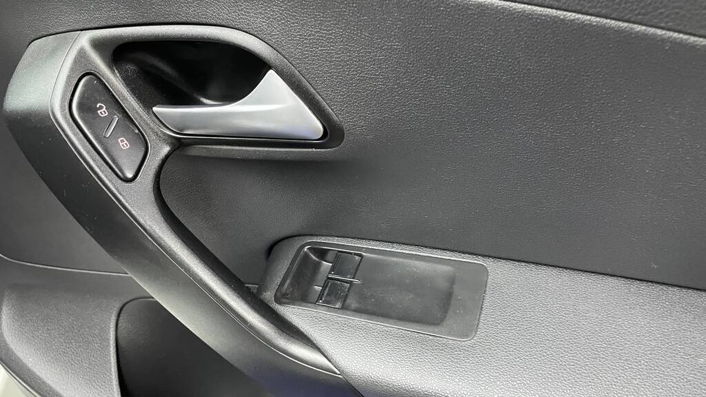 VOLKSWAGEN - POLO VIVO 1.4 COMFORTLINE (5DR)