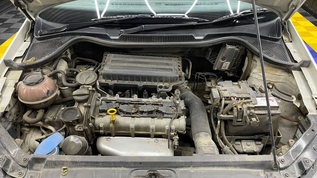 VOLKSWAGEN - POLO VIVO 1.4 COMFORTLINE (5DR)