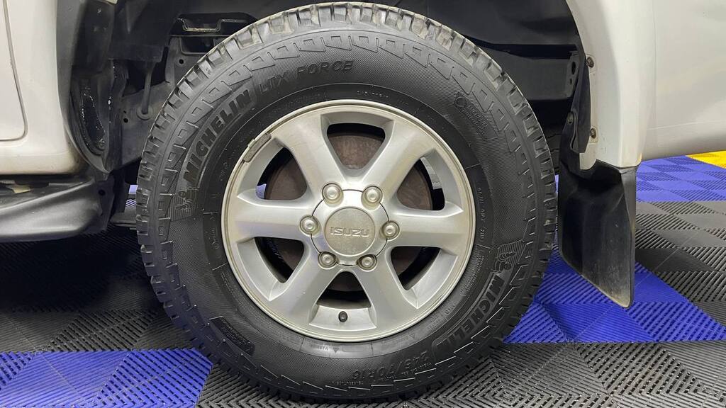 ISUZU - KB300D-TEQ A/T LX P/U D/C
