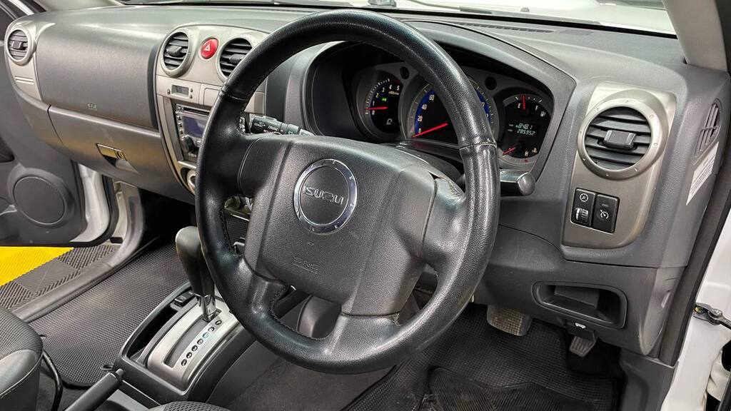 ISUZU - KB300D-TEQ A/T LX P/U D/C