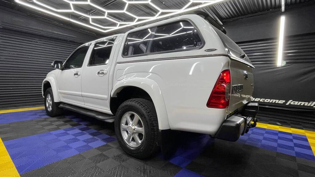 ISUZU - KB300D-TEQ A/T LX P/U D/C
