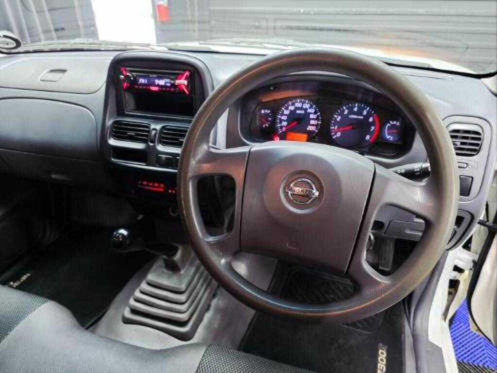 NISSAN - HARDBODY NP300 2.0i LWB P/U S/C