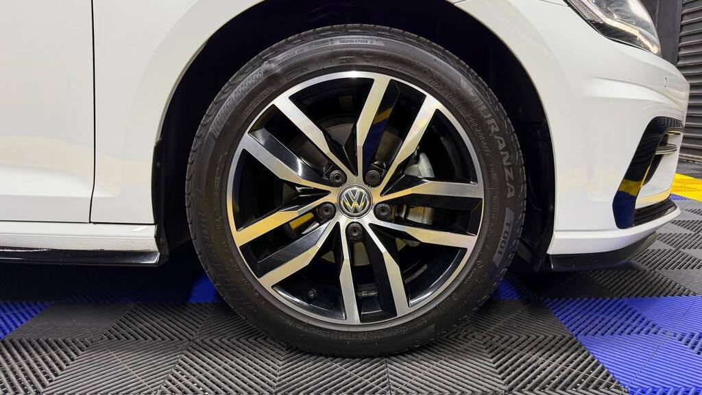 Volkswagen - Golf - 1.4TSI Comfortline R-Line