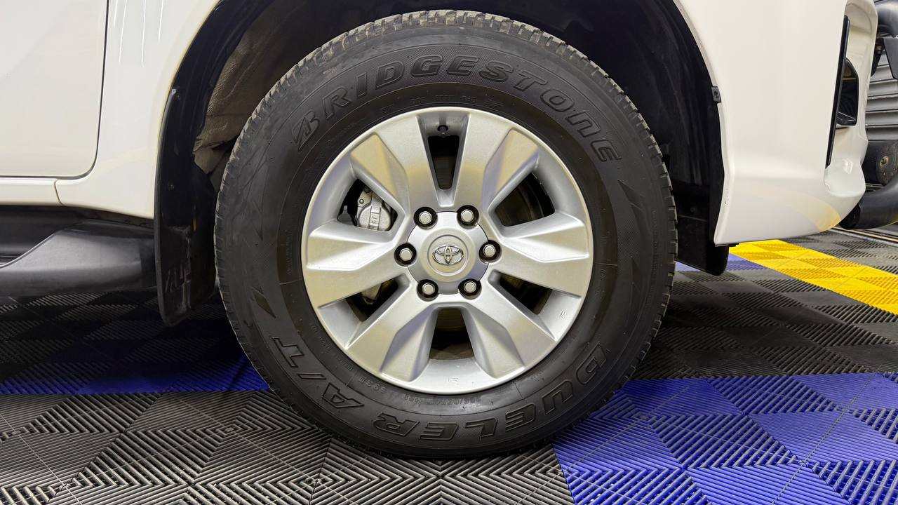 Toyota Hilux 2.4GD-6 4x4 SRX