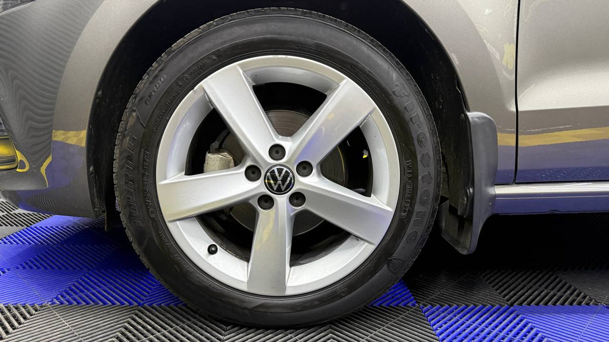 Volkswagen - Polo Vivo - Hatch 1.6 Comfortline Auto