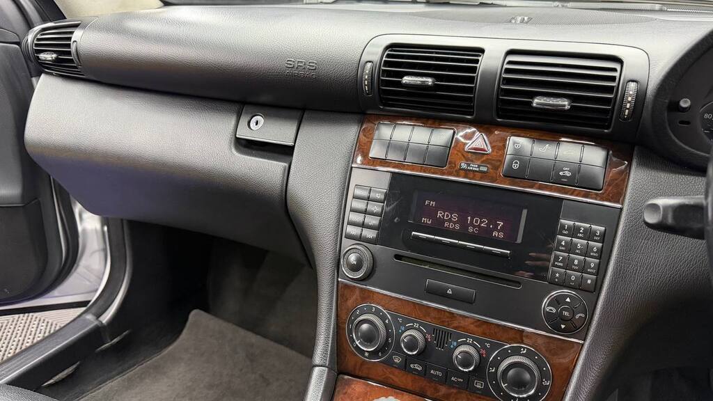 MERCEDES-BENZ - C180K ELEGANCE