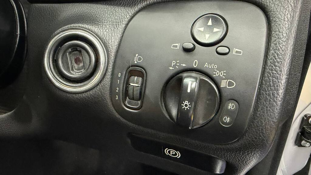 MERCEDES-BENZ - C180K ELEGANCE