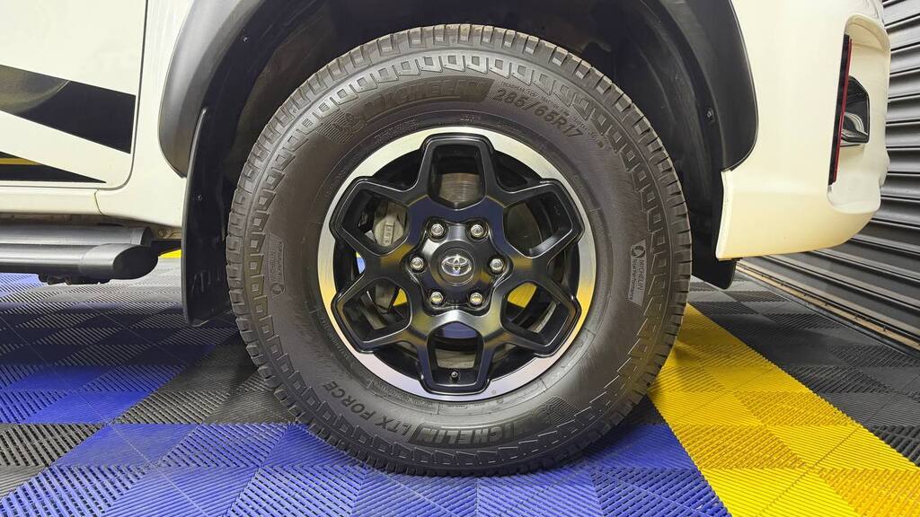 TOYOTA - HILUX 2.8 GD-6 GR-S 4X4 A/T P/U D/C