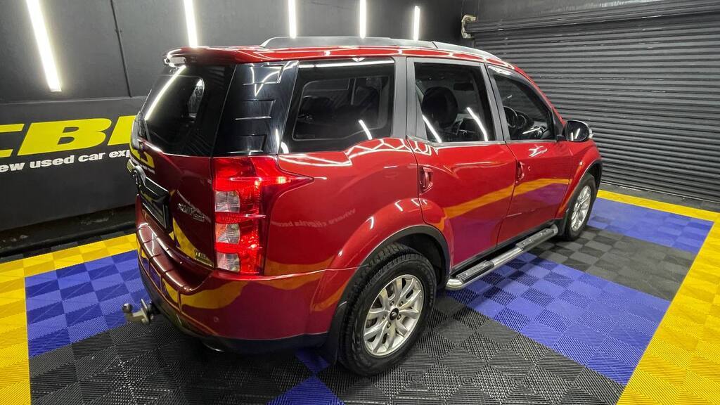 MAHINDRA XUV 500 2.2D MHAWK A/T (W8) 7 SEAT