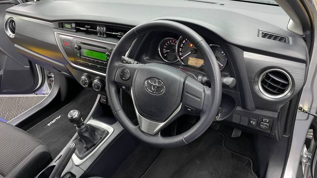 TOYOTA AURIS 1.6 XI