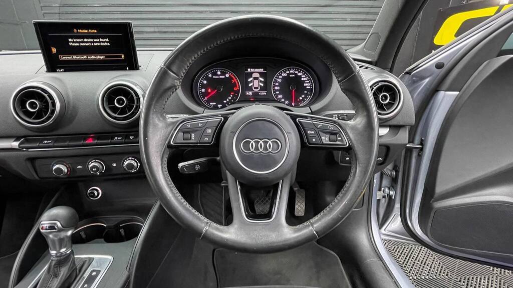 AUDI A3 1.0T FSI STRONIC (30 TFSI)