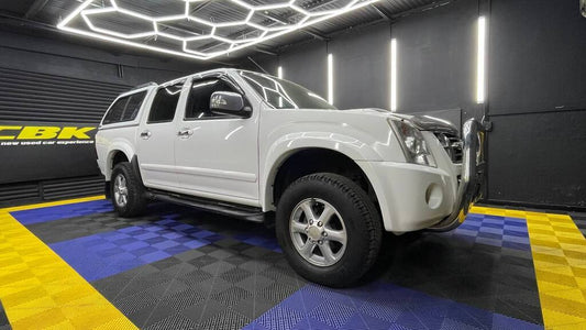ISUZU - KB300D-TEQ A/T LX P/U D/C