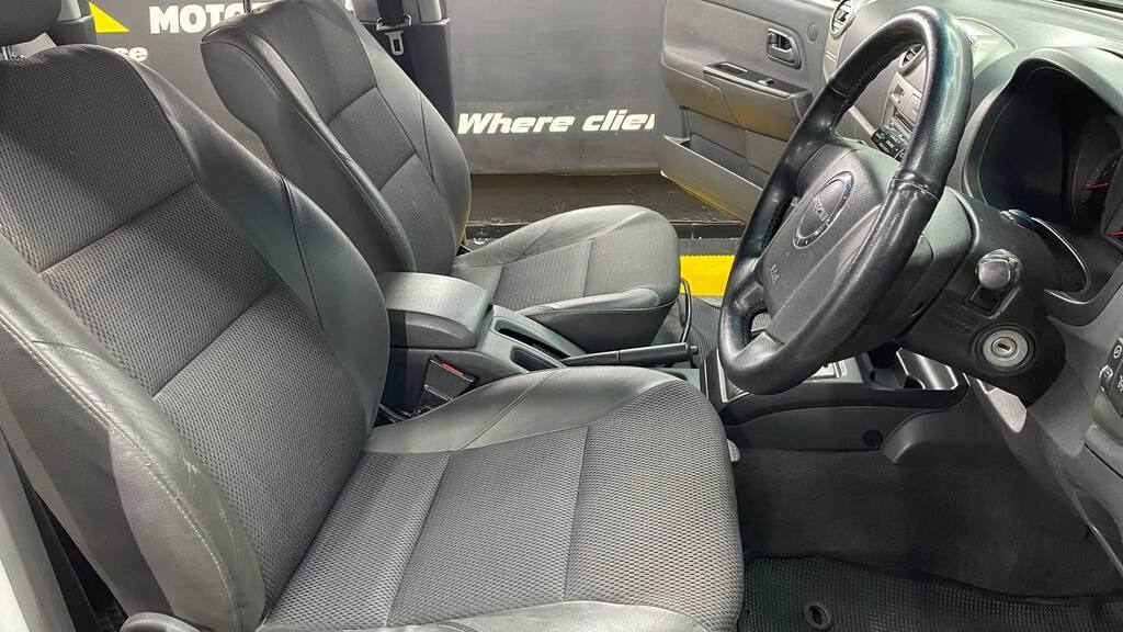 ISUZU - KB300D-TEQ A/T LX P/U D/C