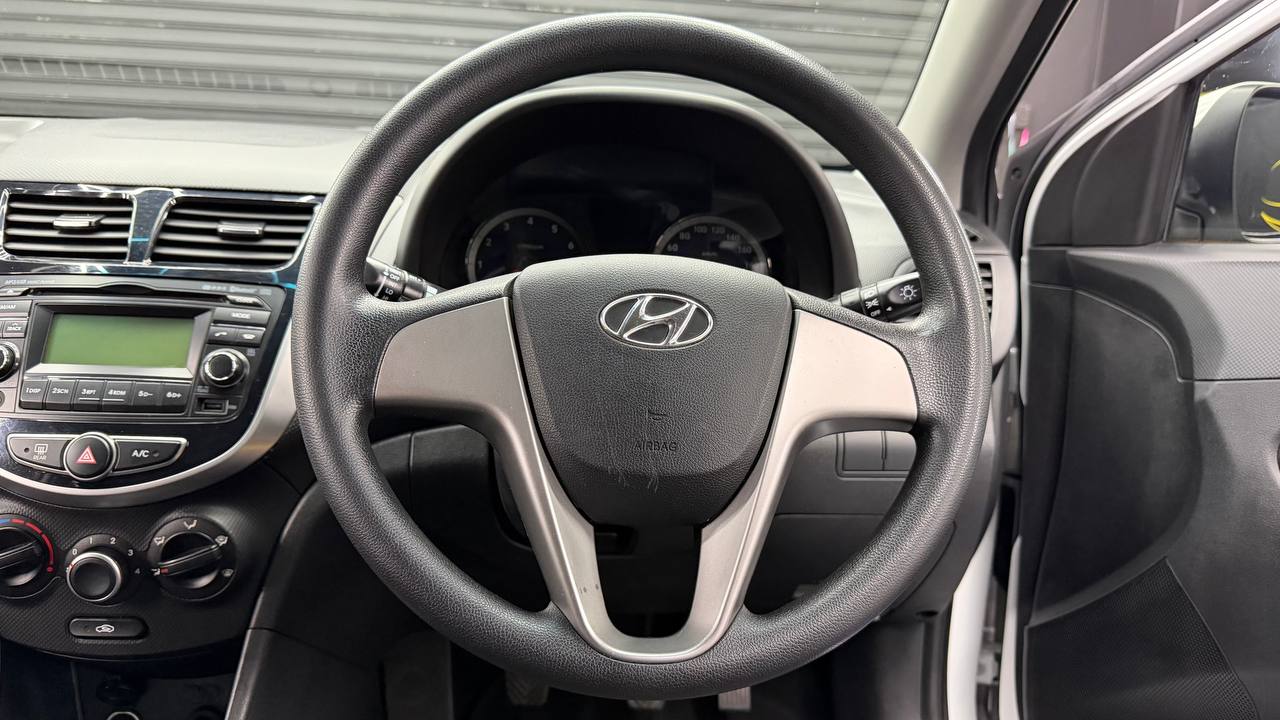 Hyundai Accent Sedan 1.6 Motion