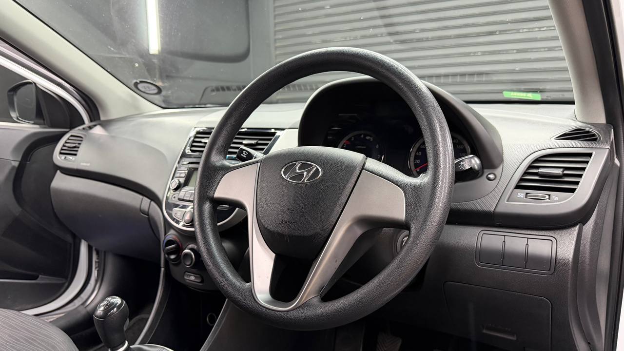 Hyundai Accent Sedan 1.6 Motion