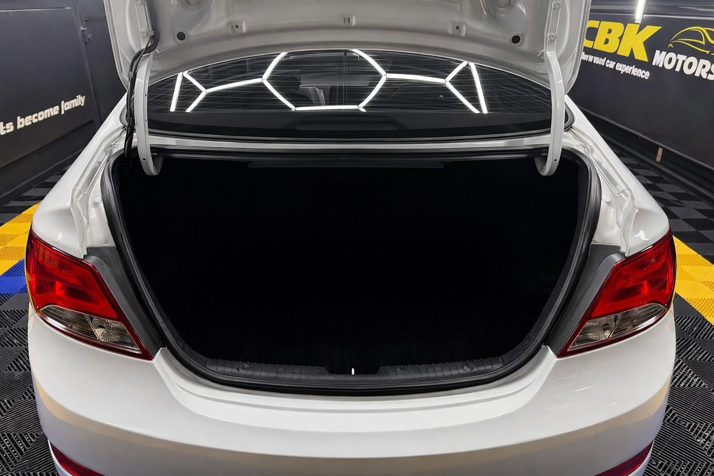 Hyundai Accent Sedan 1.6 Motion