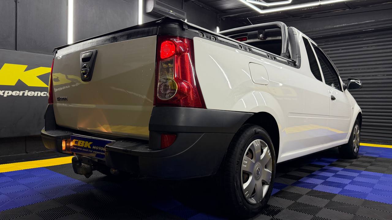 Nissan NP200 1.6i (Aircon) Safety Pack