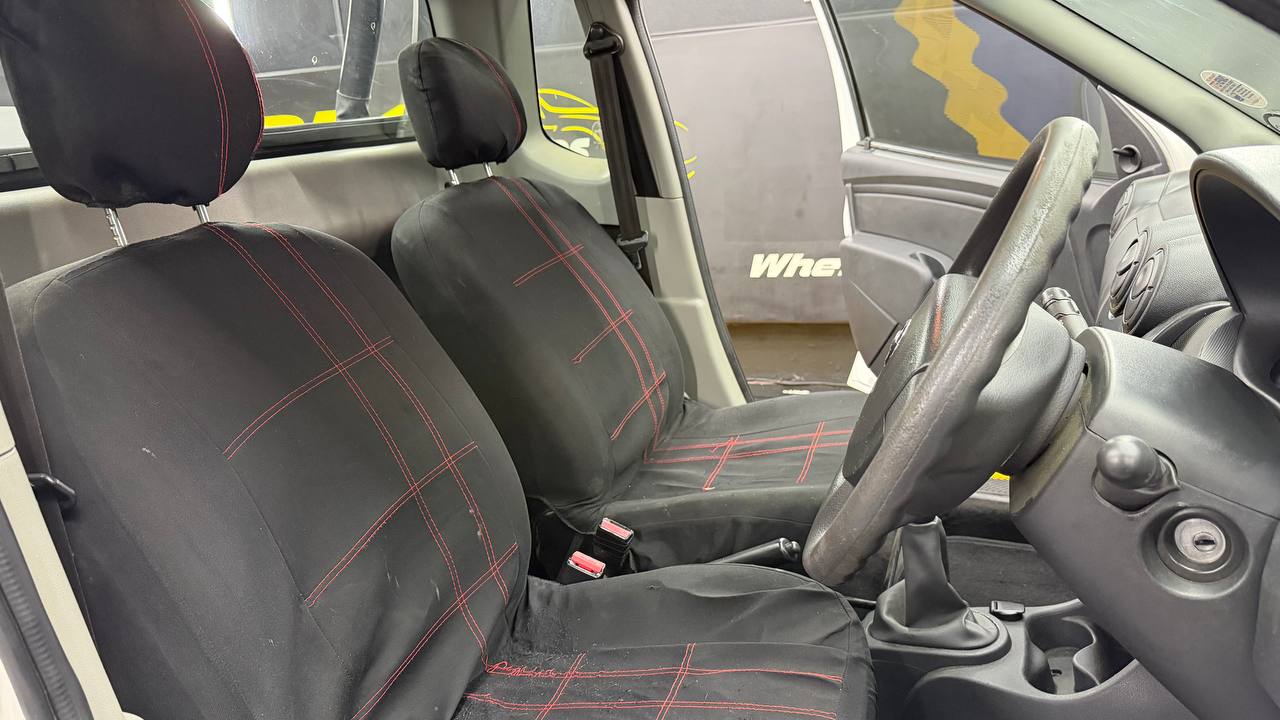 Nissan NP200 1.6i (Aircon) Safety Pack