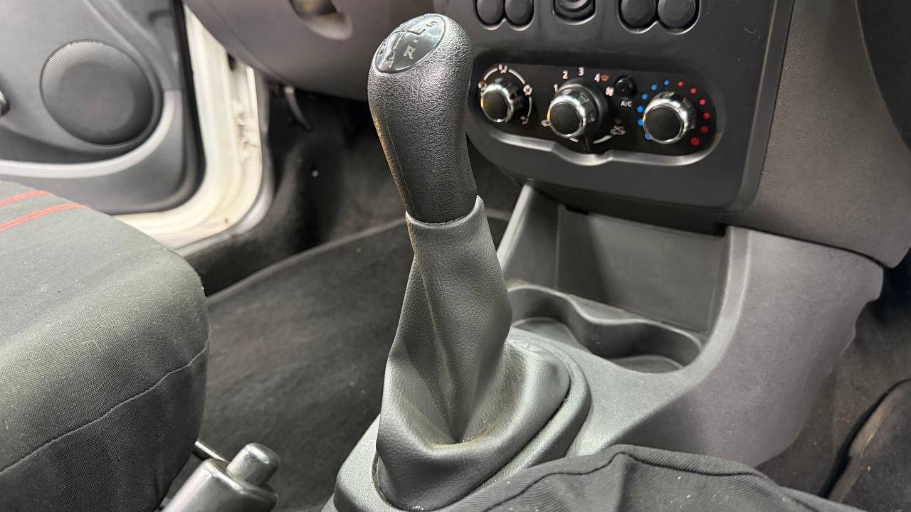 Nissan NP200 1.6i (Aircon) Safety Pack