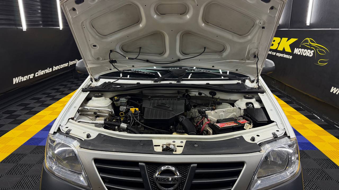 Nissan NP200 1.6i (Aircon) Safety Pack